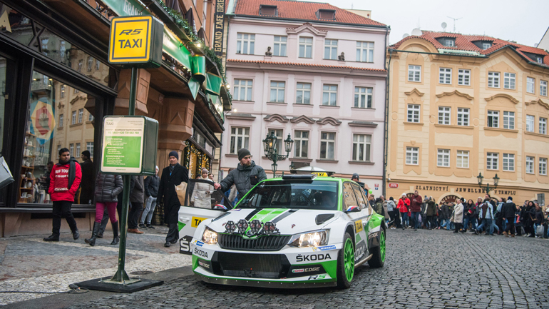 Αυτοκίνητο Ράλι εκτελεί χρέη ταξί στην Πράγα!